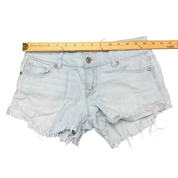 Altar’d State Women's Shorts 27/5 (29x2) Light Wash Frayed Legs Distressed - Picture 6 of 9